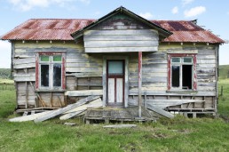 Weathered,Old,Deserted,Falling,Apart,Traditional,Wooden,Farm,House,Cabin